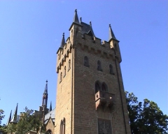 Turm mit Weitwinkel